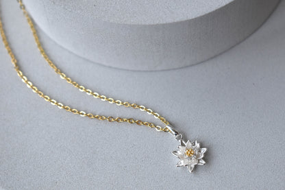 Necklace with a silver and gold Daisy Birth flower pendant 