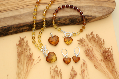 A complete range of amber heart jewellery, using cognac amber, a transparent amber showing all the elements that characterise it.