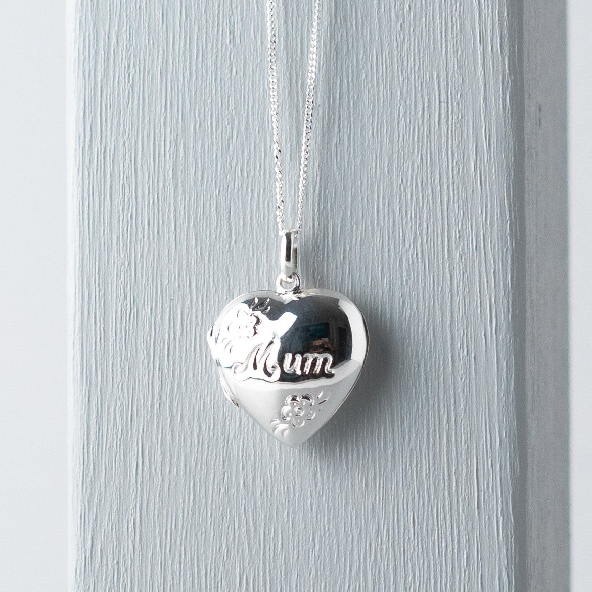 Photo locket keepsake gift for Mum with optional personalised wording