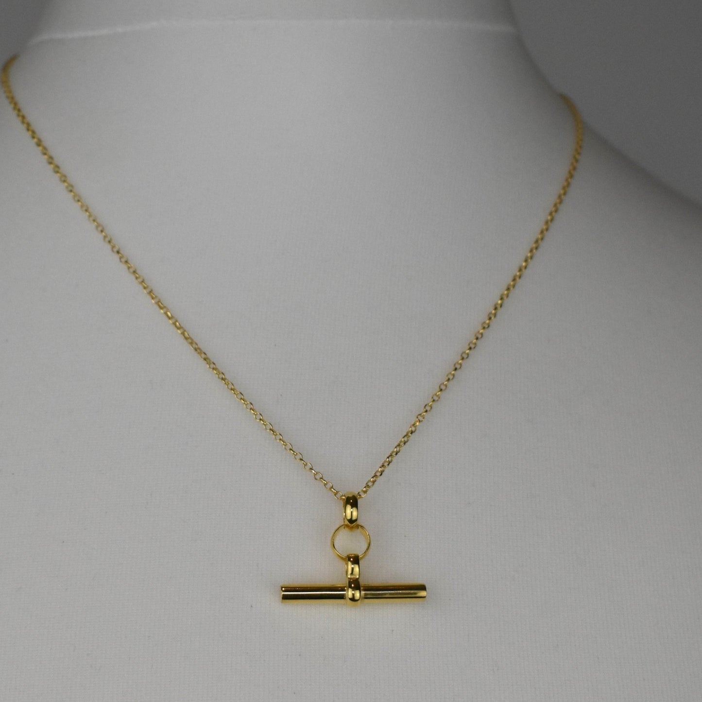 Stylish layered look featuring the gold-plated T-Bar necklace