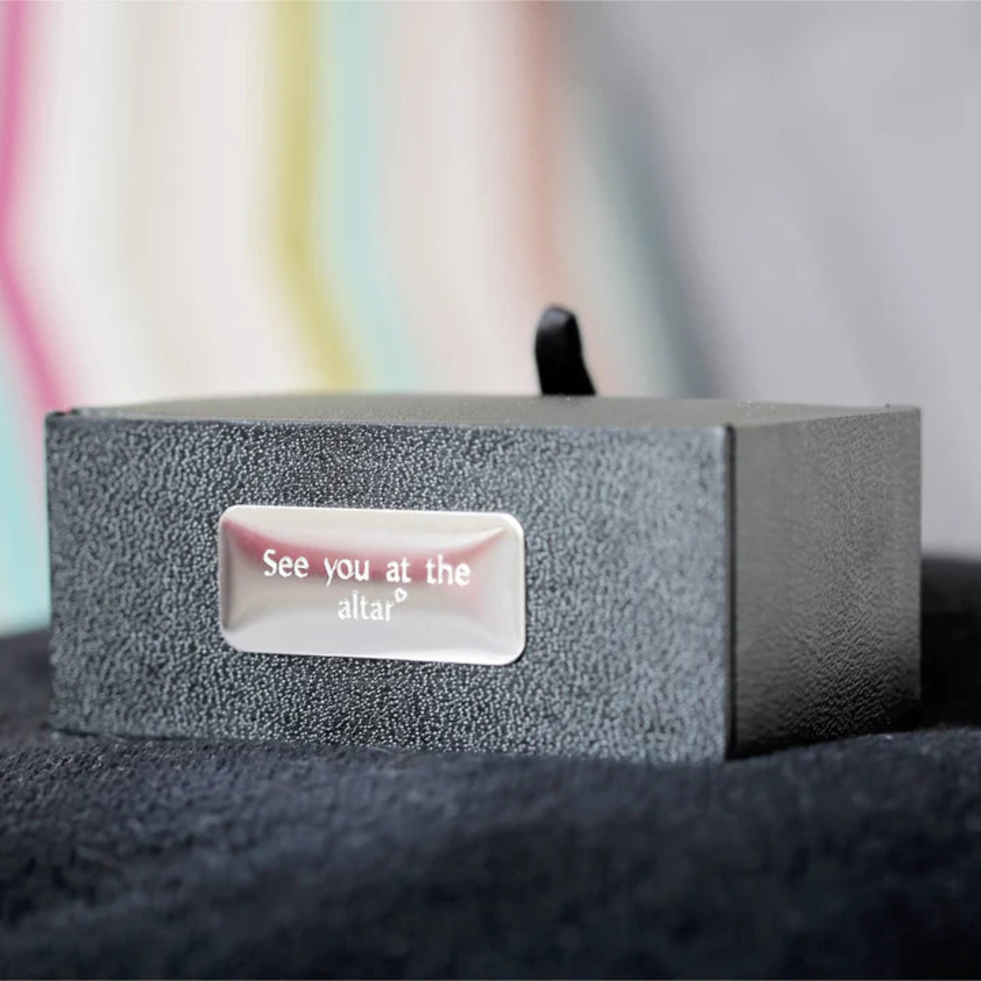 Upgrade to a deluxe box with a further message engaved on it. 