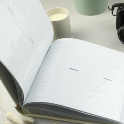 Square wedding photo album with 30 pages to add photos and text